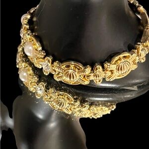 Vtg Unique Feminine Gold Metal Bracelet, Pearl + Crystal  7” clasp, NOT elastic